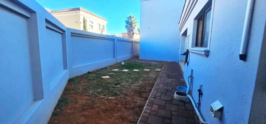 To Let 4 Bedroom Property for Rent in Safari Gardens North West
